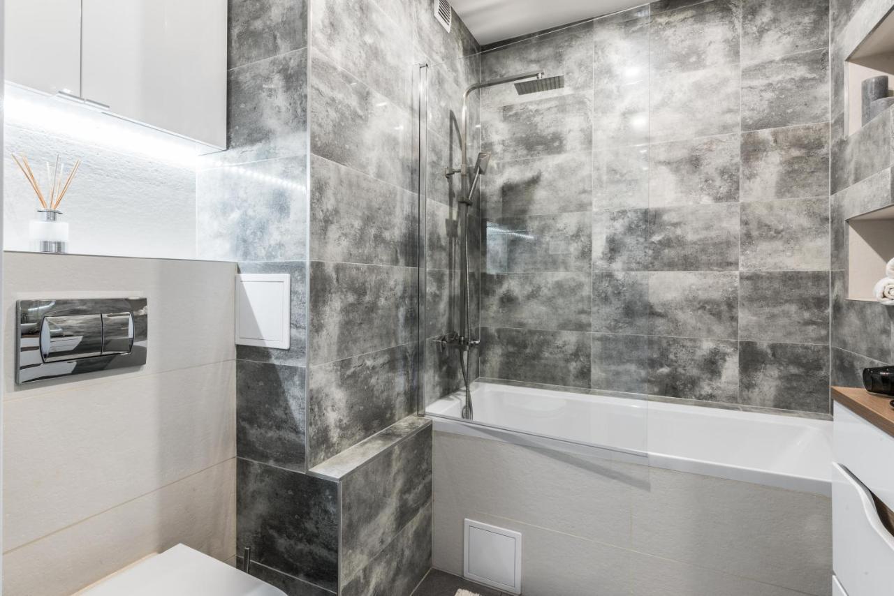 Theatre Apartment - Apartament Przy Rynku W Glogowie المظهر الخارجي الصورة